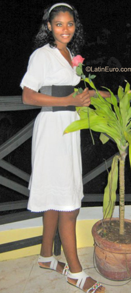 Date this stunning Dominican Republic girl Jennifer from Santo Domingo DO22898