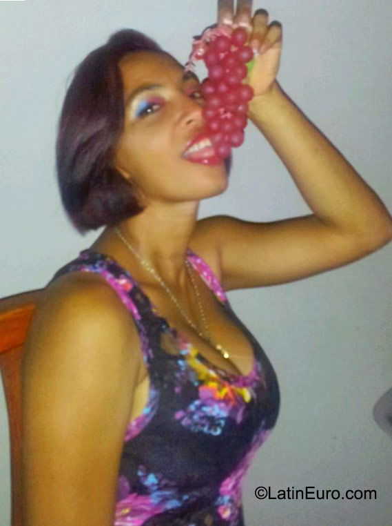 Date this pretty Dominican Republic girl Leonidia from Santiago DO22915