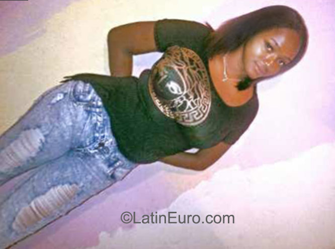 Date this nice looking Dominican Republic girl Lina from Santo Domingo DO22929