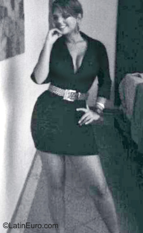 Date this foxy Venezuela girl Stephany from Caracas VE598