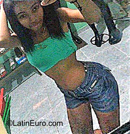 Date this stunning Dominican Republic girl Yarlin from Santo Domingo DO22948