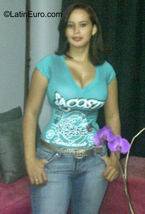 Date this happy Dominican Republic girl Angie85 from Santiago DO22964