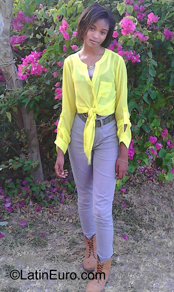 Date this sensual Jamaica girl Crisila from Ocho Rios JM2133