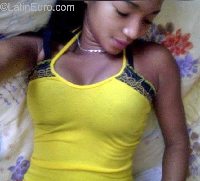 Date this sultry Dominican Republic girl Chantal from Spm DO23004