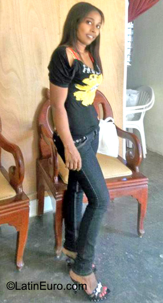 Date this voluptuous Dominican Republic girl Enolisa from Santiago DO23006