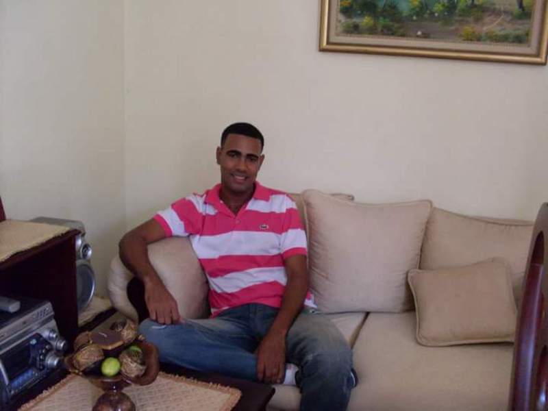 Date this georgeous Dominican Republic man Leonel from Santo Domingo DO23038