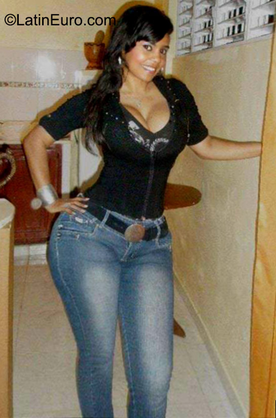Date this attractive Dominican Republic girl Elsa from Santiago DO23043