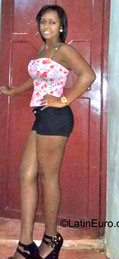 Date this foxy Dominican Republic girl Veronica from Santo Domingo DO23060