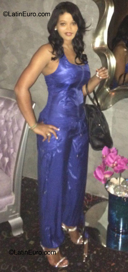 Date this charming Dominican Republic girl Mariel from Santo Domingo DO23062