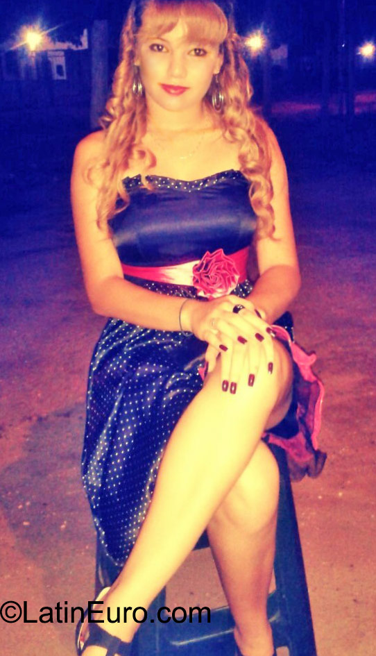 Date this foxy Venezuela girl Daniela from Caracas VE616