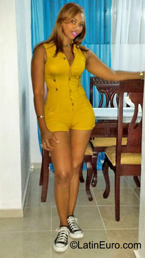 Date this charming Dominican Republic girl Sonia from Santo Domingo DO23141