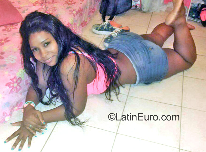 Date this cute Panama girl Luz Rihiana from Panama City PA685
