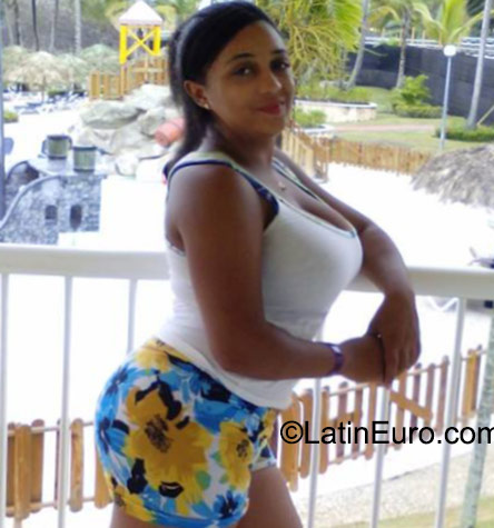 Date this happy Dominican Republic girl Yesica from Higuey DO23175