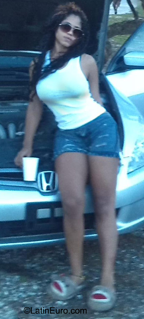 Date this stunning Dominican Republic girl Yaclairia from Santo Domingo DO23190