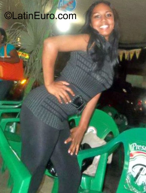 Date this foxy Dominican Republic girl Yamilet from Santo Domingo DO23221
