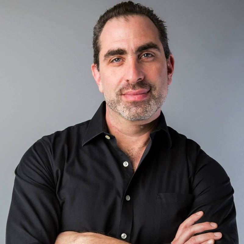 Date this voluptuous United States man Robert from Santa Monica US16479