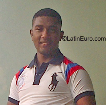 Date this gorgeous Colombia man Esneider from cali CO18043