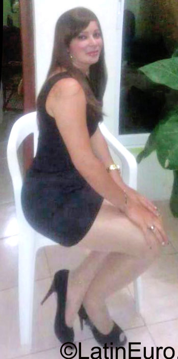 Date this nice looking Dominican Republic girl Aliza from La Vega DO26241