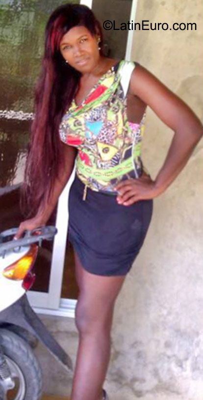 Date this charming Dominican Republic girl Carmen from La Vega DO23356