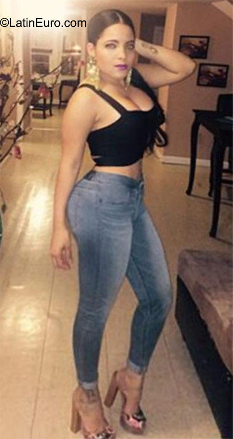 Date this pretty Dominican Republic girl Lisette from Santiago DO23447