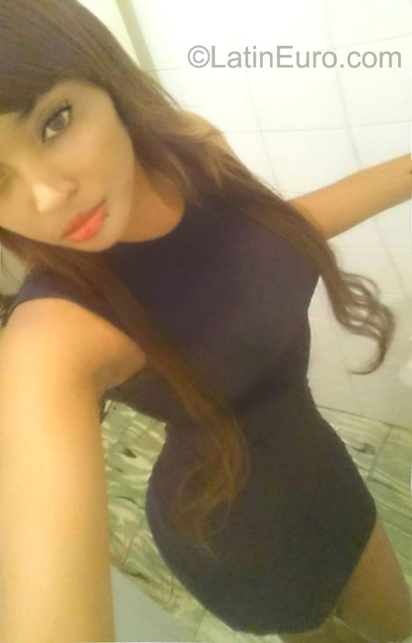 Date this sultry Dominican Republic girl Maria from Santo Domingo DO23541