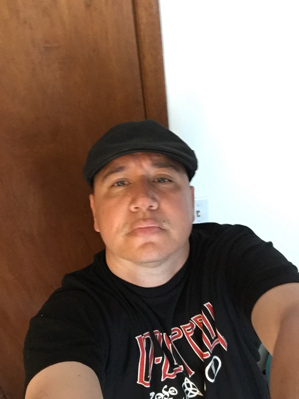 Date this voluptuous United States man Gino from Newport US16560