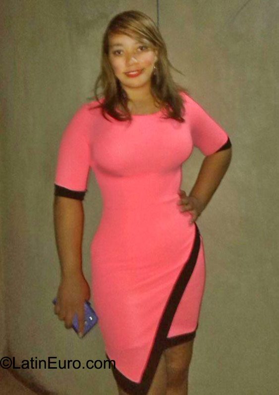 Date this pretty Dominican Republic girl Yesenia from Santo Domingo DO23547