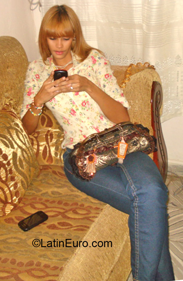 Date this lovely Dominican Republic girl Indiana from Santiago DO23695