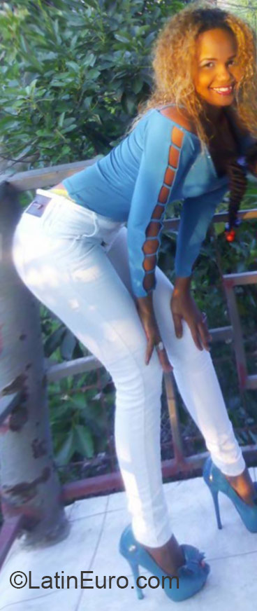 Date this delightful Dominican Republic girl Rosa elizabeth from moca DO23696