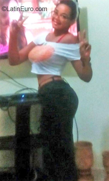 Date this charming Dominican Republic girl Eunias from Santo Domingo DO23750