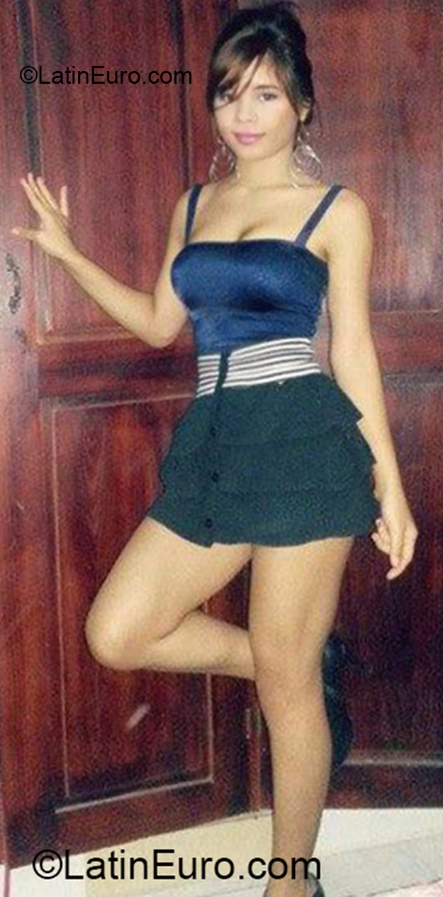 Date this athletic Dominican Republic girl Nathy from Santiago DO23831