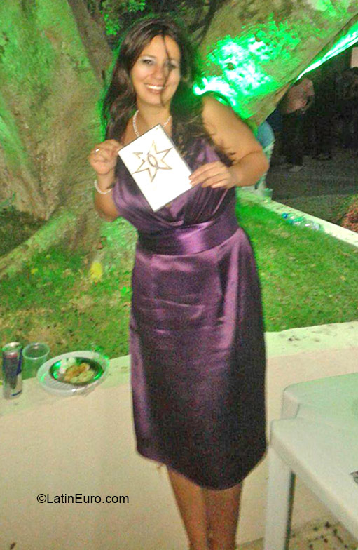 Date this voluptuous Brazil girl Mila from Rio De Janeiro BR9499