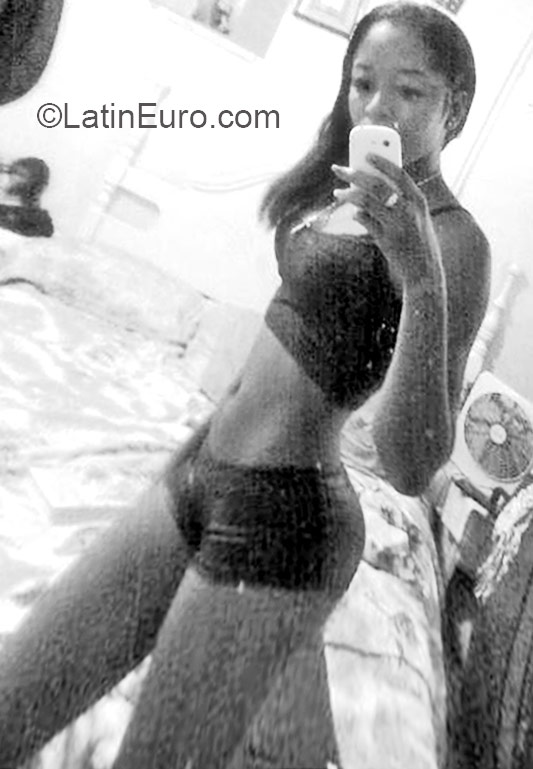 Date this hard body Jamaica girl Delly23 from Kingston JM2197