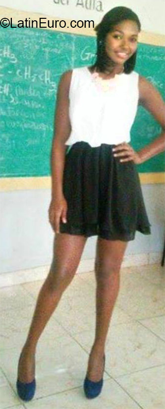 Date this stunning Dominican Republic girl Camila from Santo Domingo DO23865