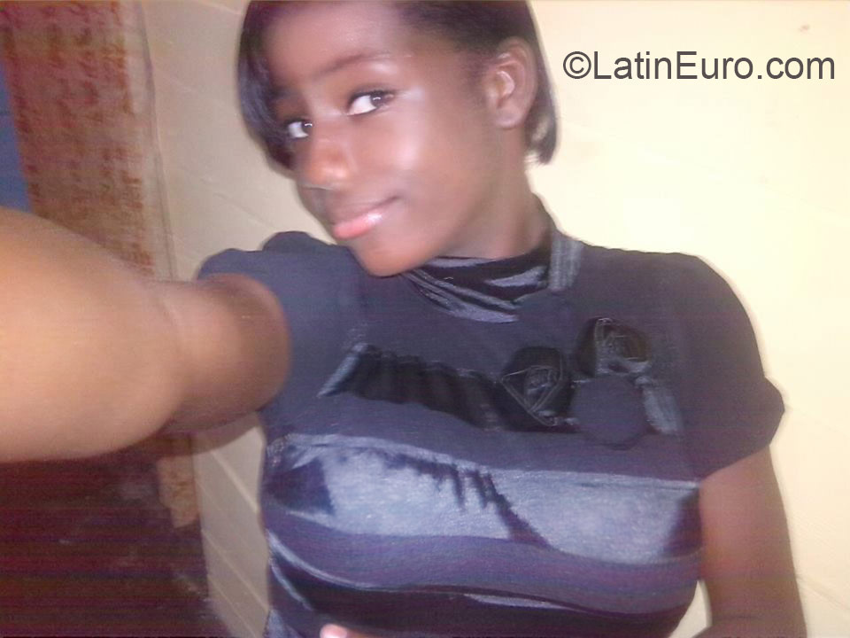 Date this gorgeous Dominican Republic girl Kimberly from Santo Domingo DO23911