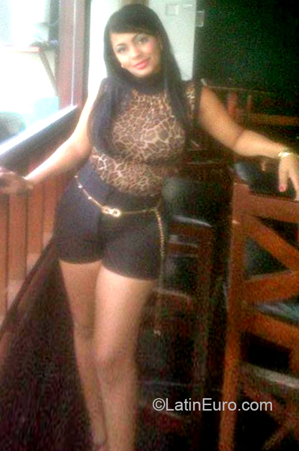 Date this hot Dominican Republic girl Luisia from Santo Domingo DO23925