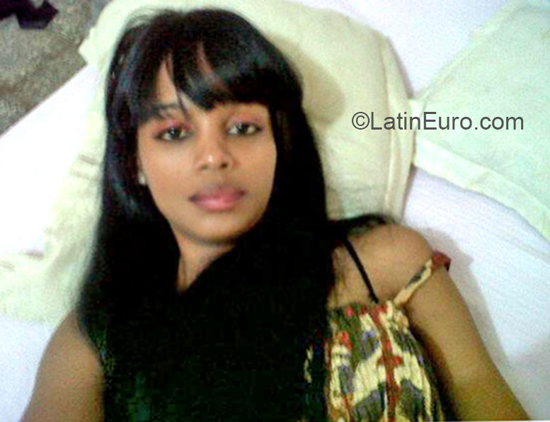 Date this charming Dominican Republic girl Yerndina from san juan DO23982