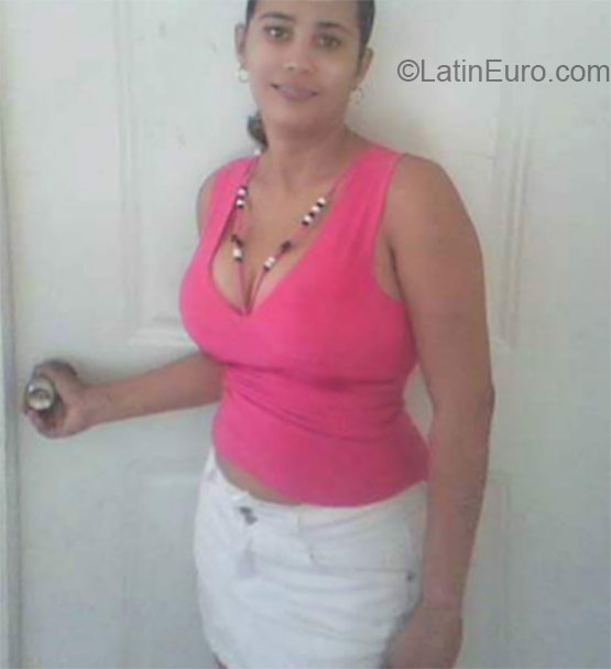 Date this stunning Dominican Republic girl Laura from La Vega DO24069