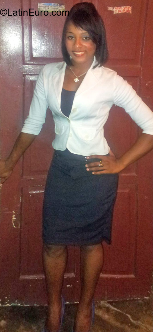 Date this sensual Dominican Republic girl Evelyn from Santo Domingo DO24071