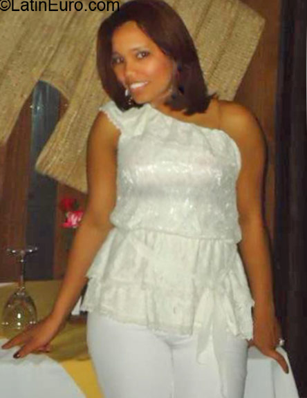 Date this lovely Dominican Republic girl Rudelanie from Santo Domingo DO24174