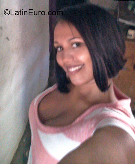 Date this hard body Dominican Republic girl Yesenia from Santo Domingo DO24231