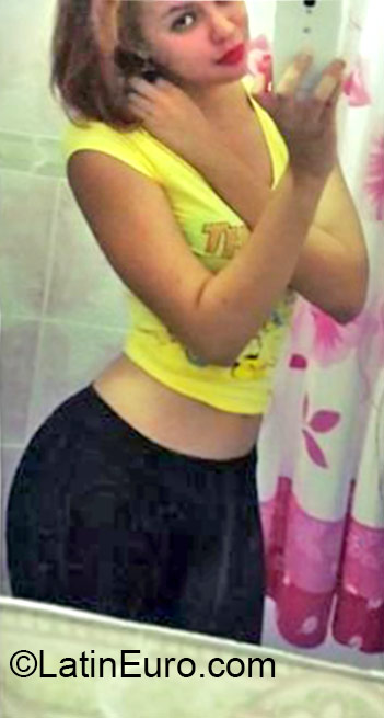 Date this hard body Dominican Republic girl Zoranllily from Higuey DO24233