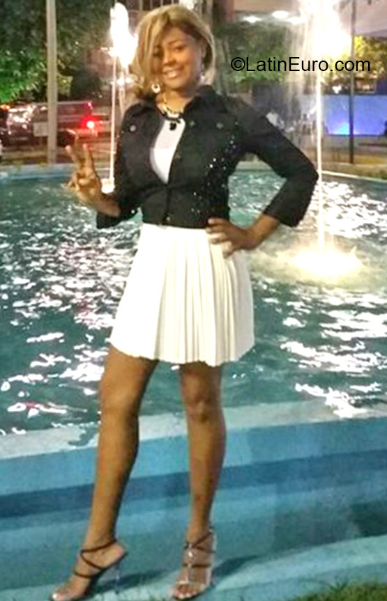Date this lovely Panama girl Cecilia from Panama PA802