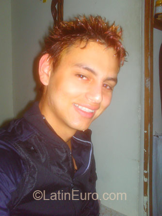 Date this pretty Colombia man Wellington from Medellin CO18406