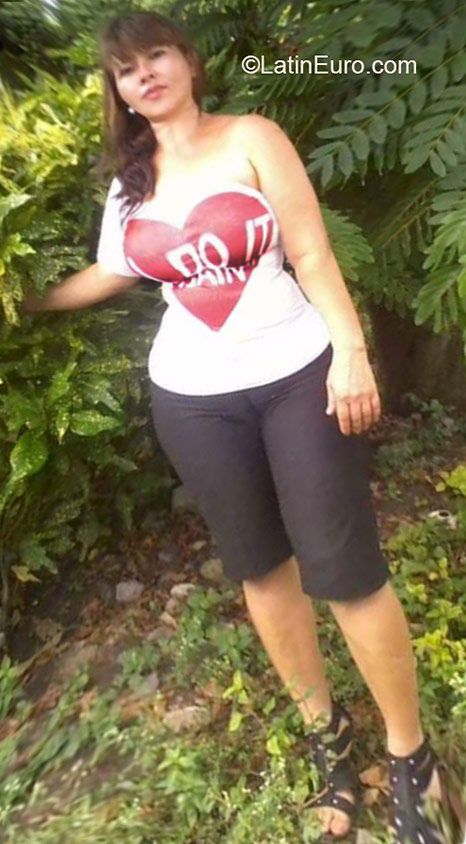 Date this foxy Honduras girl Dina from La Ceiba HN1898