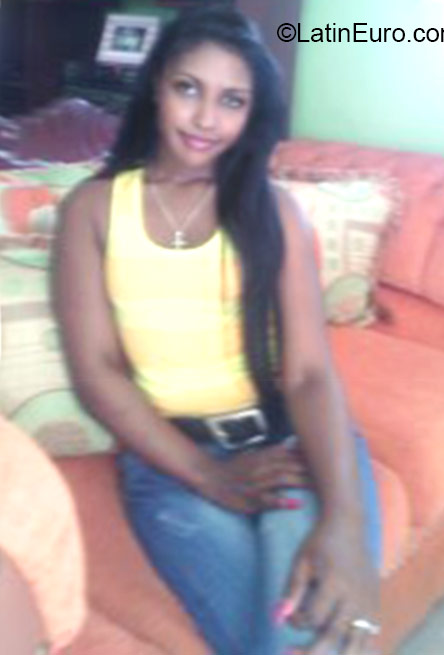 Date this cute Dominican Republic girl Stephany from Santo Domingo DO24473
