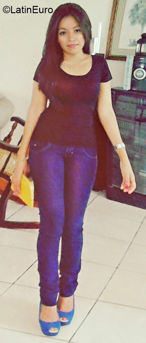 Date this sensual Honduras girl Reyna from La Ceiba HN1927