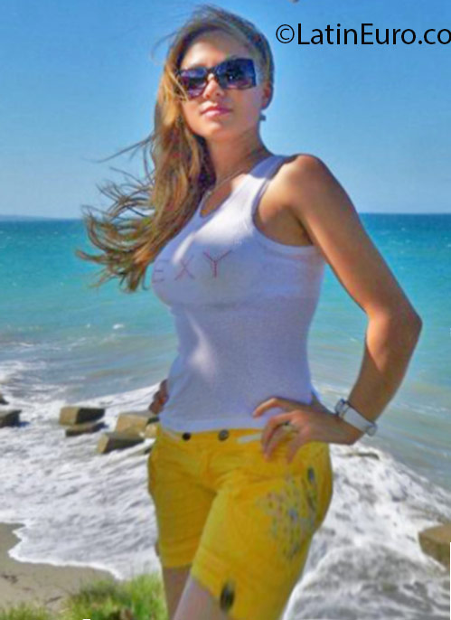 Date this nice looking Dominican Republic girl Dinely from Santiago DO24581