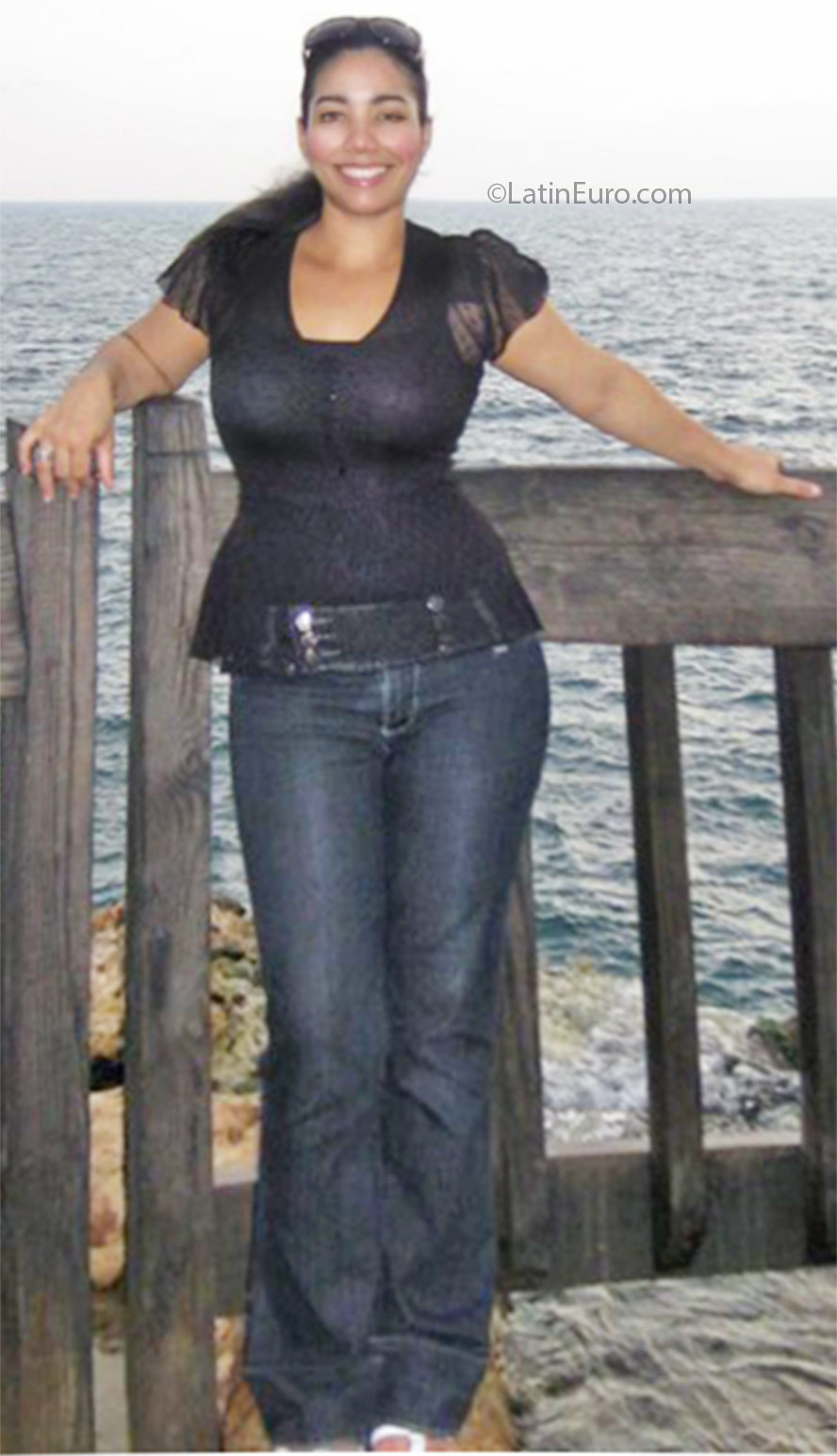 Date this foxy Dominican Republic girl Rosa from Santo Domingo DO24609