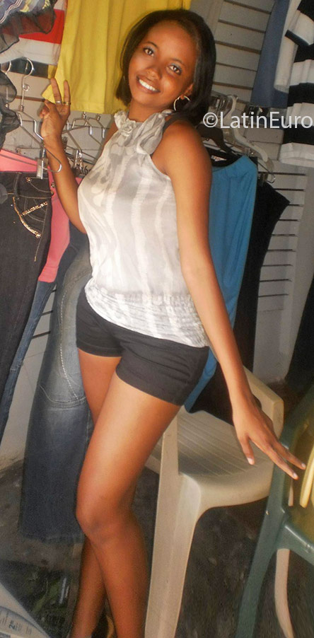 Date this georgeous Dominican Republic girl Estefany from Santo Domingo DO24667
